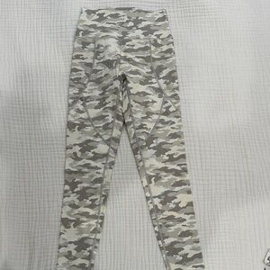 ✨ Aerie Women’s Gray Camouflage Leggings – New with Tags ✨